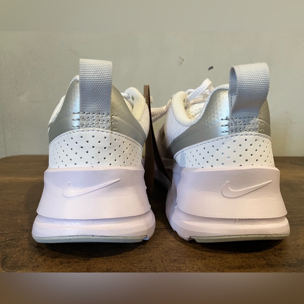 Nike Air Max Nuaxis
White Pure Platinum Metallic Silver (Women's) - Picture 4 of 9